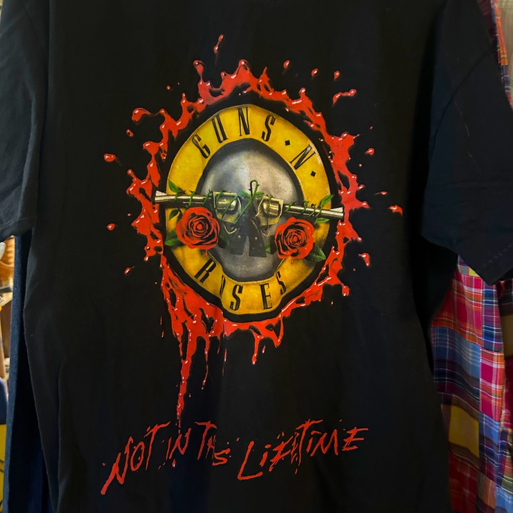 Original concert shirt from band guns and roses world tour Tulsa OK size L